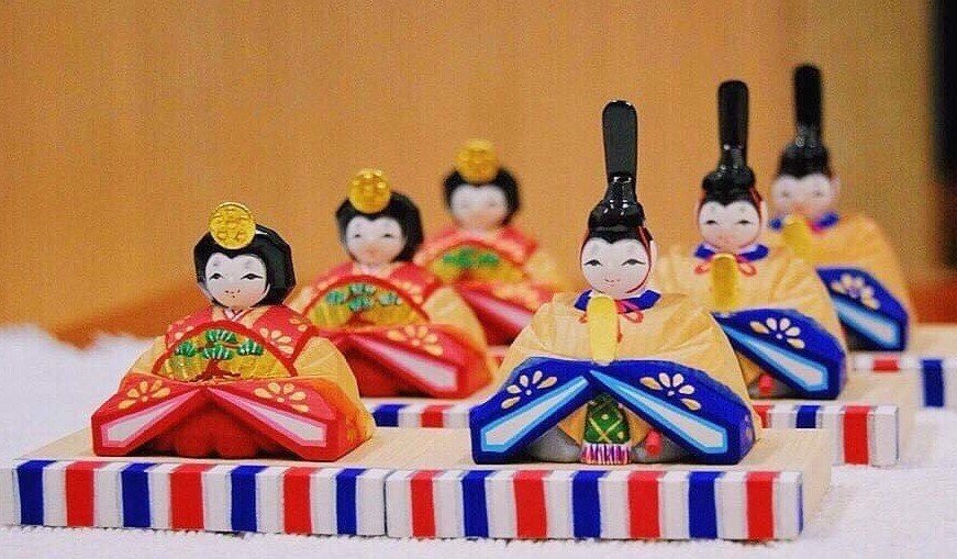 Naradoll Higashida ひいな 雛人形 一刀彫本頼の姿を極めつつ、現代に