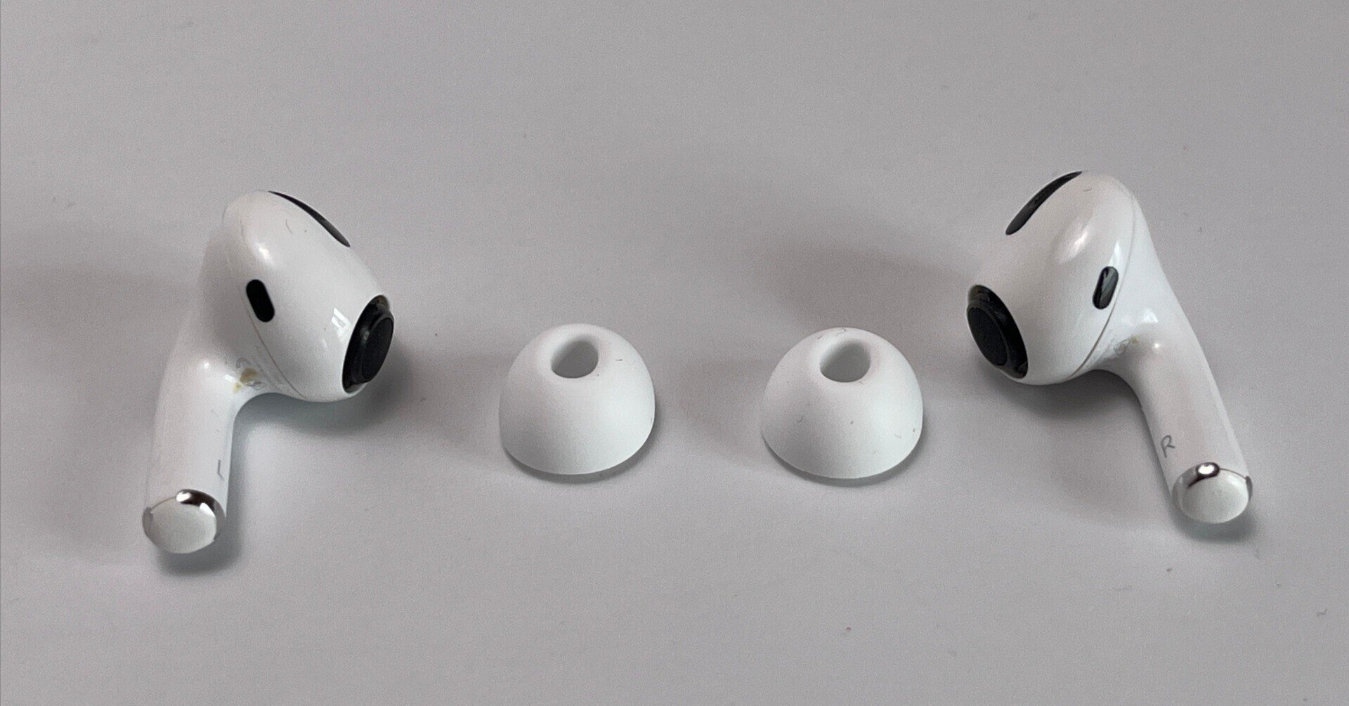 AirPods Pro 2 本体 右耳 片耳 充電ケース付き エアポッズ 右 楽天市場】AirPods Pro 第2世代 (Lightning) 新品未使用【片耳 右耳