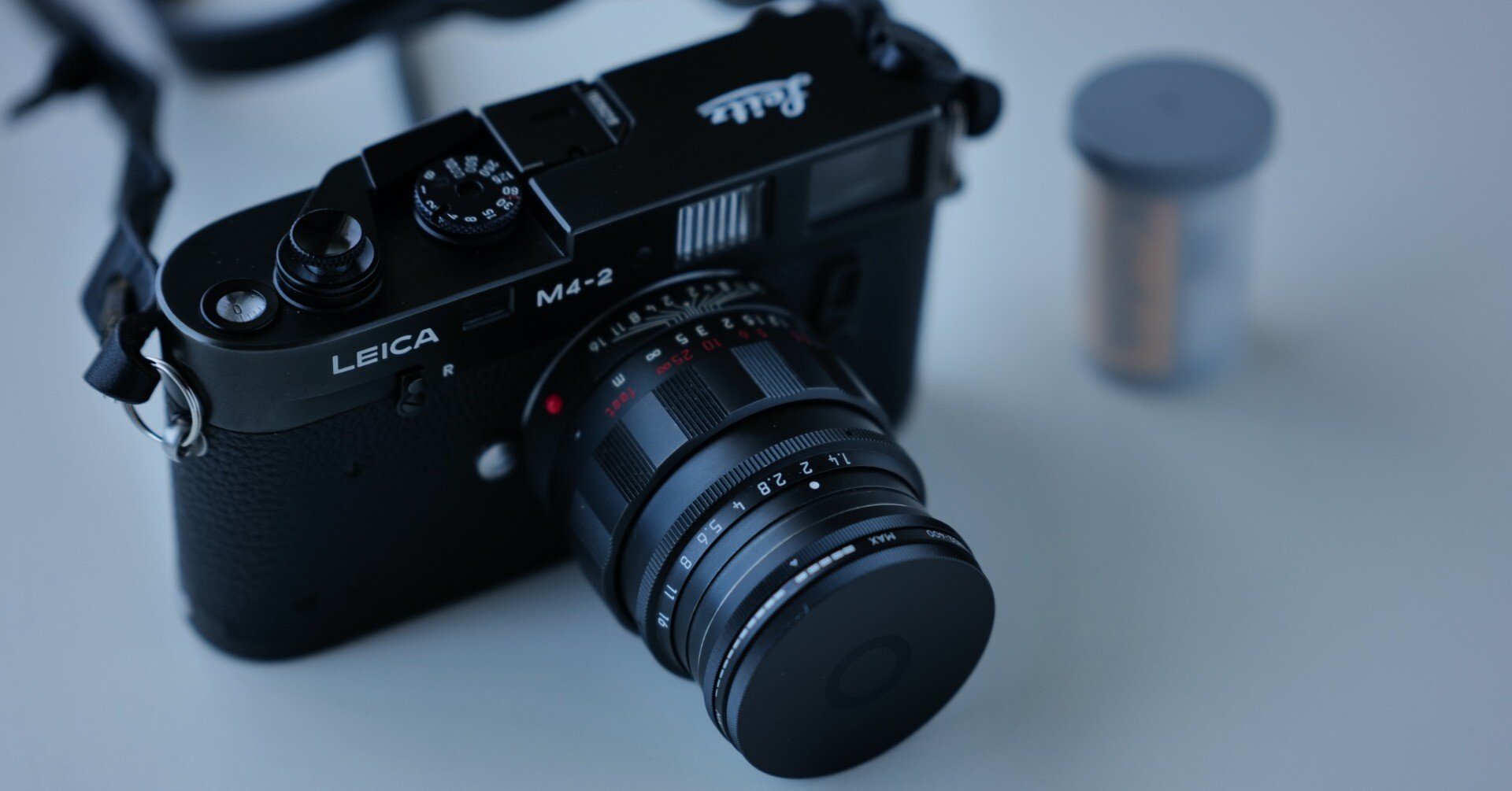 LEICA コンパクトフィルムカメラ ブラック フィルムカメラの魅力に気づいた瞬間 〜ミニマリストの愛用カメラ