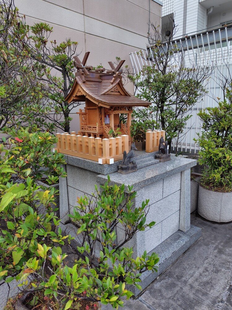 西武東戸塚店のブログで紹介されてた屋上の神社。そんなのあったのか。　https://www.seibuhigashitotsuka-sc.jp/news/higatotsu_mailmagazine20240605/