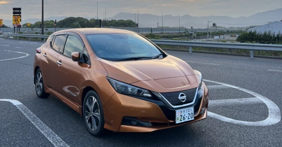 日産 リーフ (7万km)車検2025/11(電気自動車) 縮める