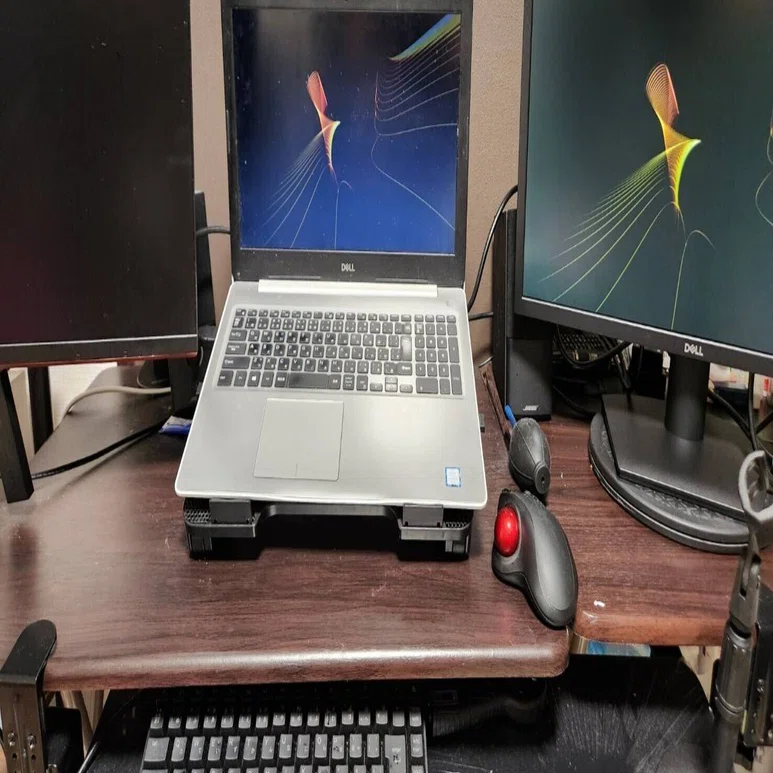新しくDELLの「Dell SE2222H 21.45」パソコンモニター買いました