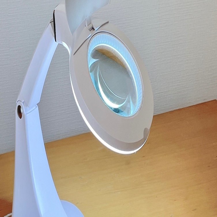 刺繍する時に便利なライト付きスタンドルーペ(拡大鏡)のレビュー｜SYG