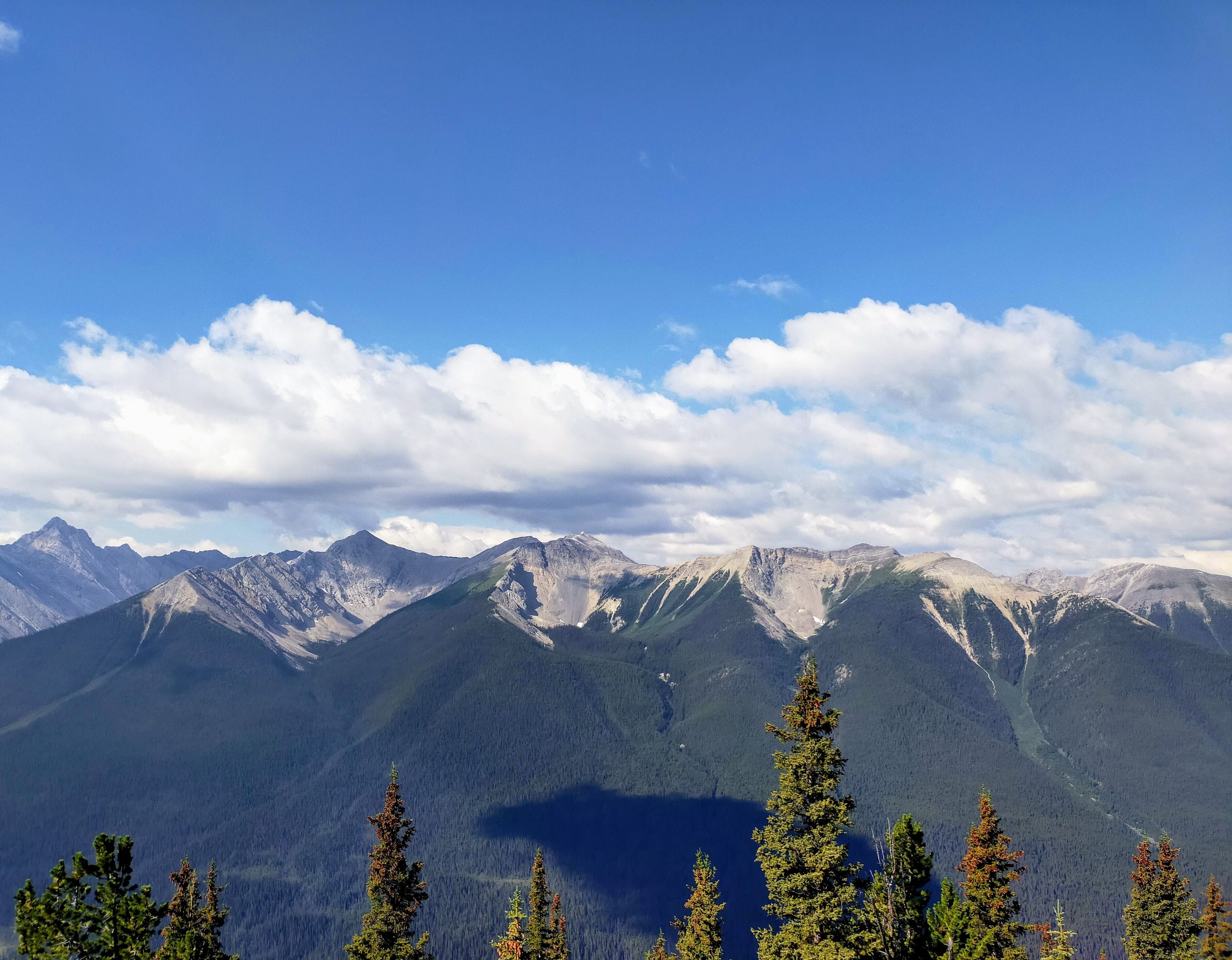 ロッキー山脈🏔️バンフ展望台からの景色 1年前の今日の写真です