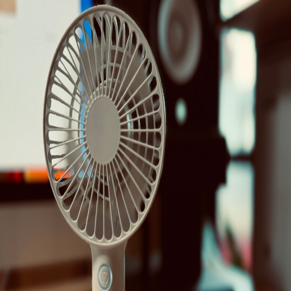 40代男性にもおすすめ！【無印良品】充電式ハンディファン｜Jun Nakazawa