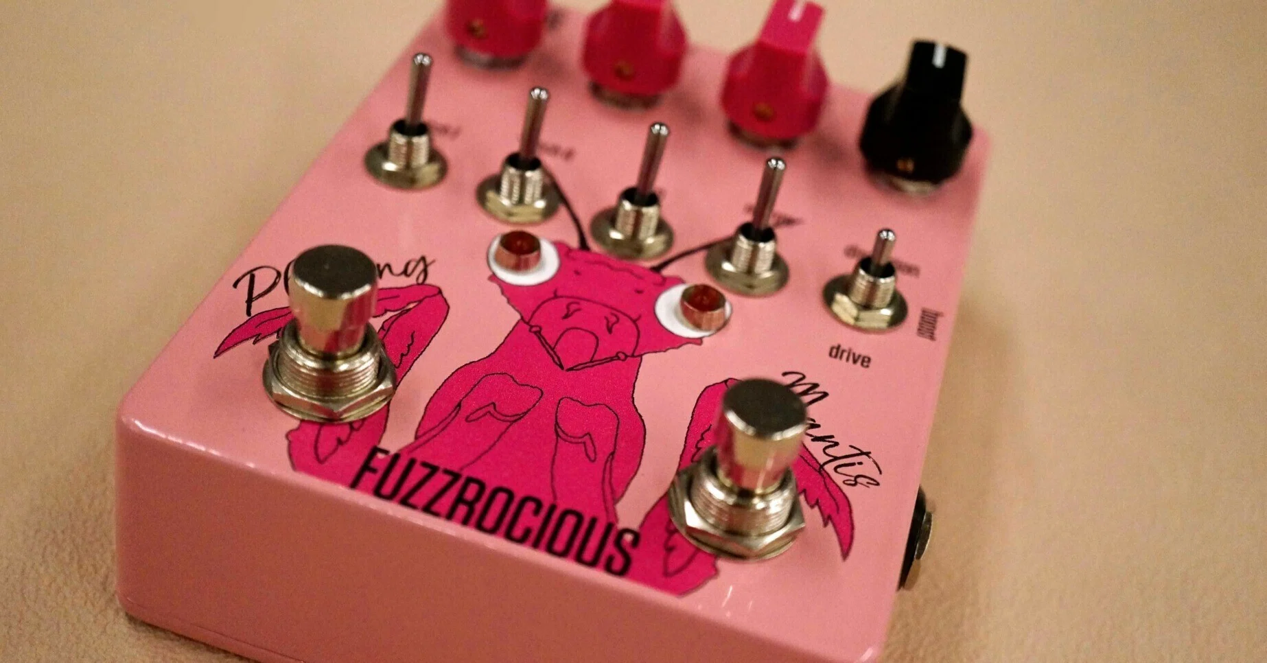 発振と歪みを2in1に！個性派サウンドを自在に作るFuzzrocious Pedals