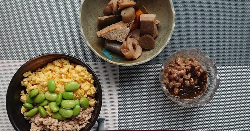 夕ご飯はそぼろご飯、高野豆腐の煮物、もずく納豆(๑´～｀๑)ﾓｸﾞﾓｸﾞ