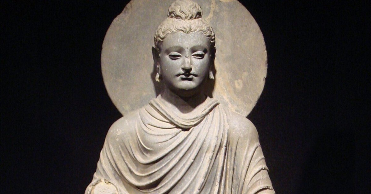 伝統法流血脈を相承した者が一刀三礼の祈りで刻んだ仏像です。 京都左京区にある大原三千院の往生極楽院に祀られている阿弥陀
