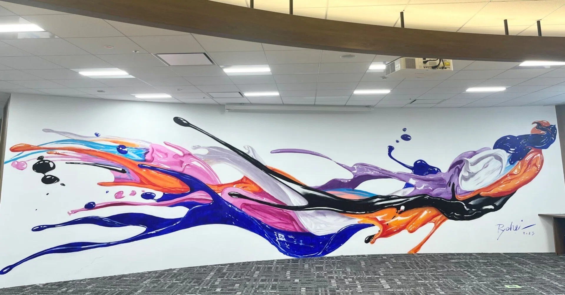 MOVらしいカルチャーづくり①：巨大アートで企業ミッションを描く
