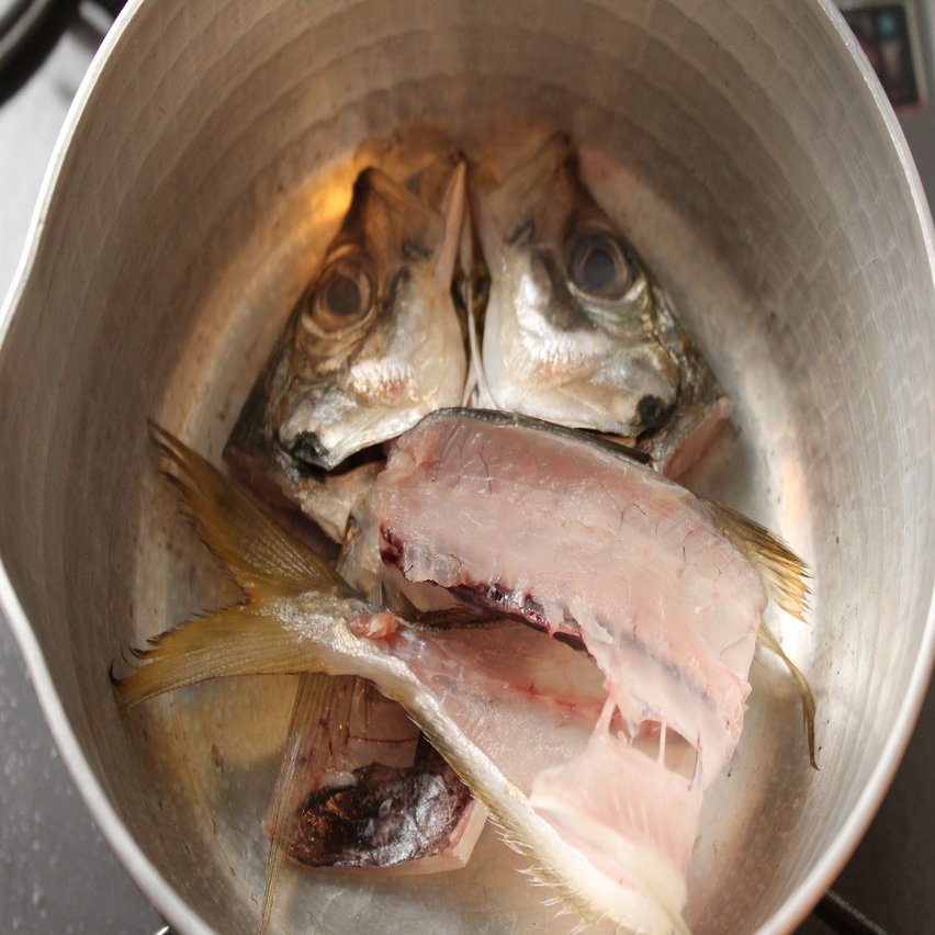 鯵の味噌汁は分煮るとおいしい 樋口直哉 Travelingfoodlab Note