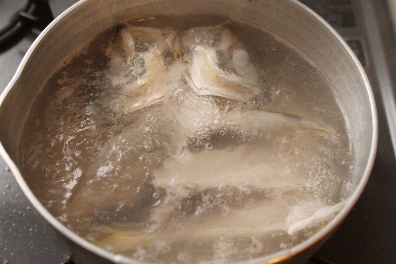 鯵の味噌汁は分煮るとおいしい 樋口直哉 Travelingfoodlab Note
