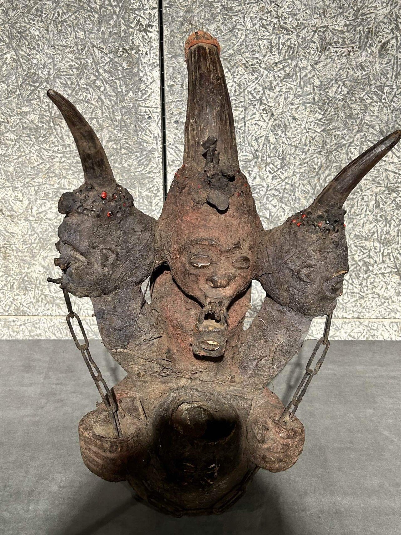 祝祭の呪物展のTシャツ｜柳の木