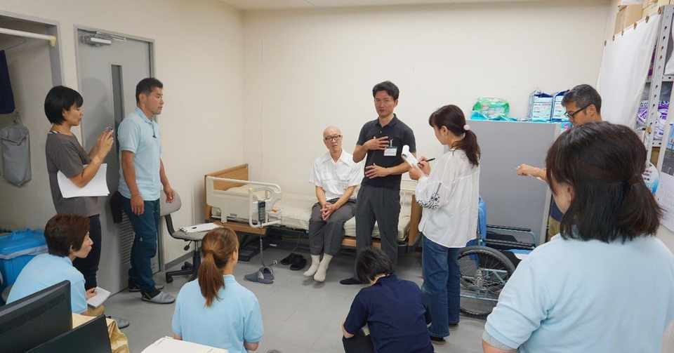 社内研修 身体介護の実技 移動 移乗介助 入浴介助 ウォームハート Note