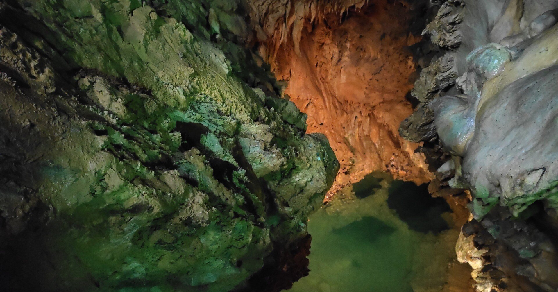 切り取られた鍾乳洞 beb5c53237cacb173898b76f8fdaa1