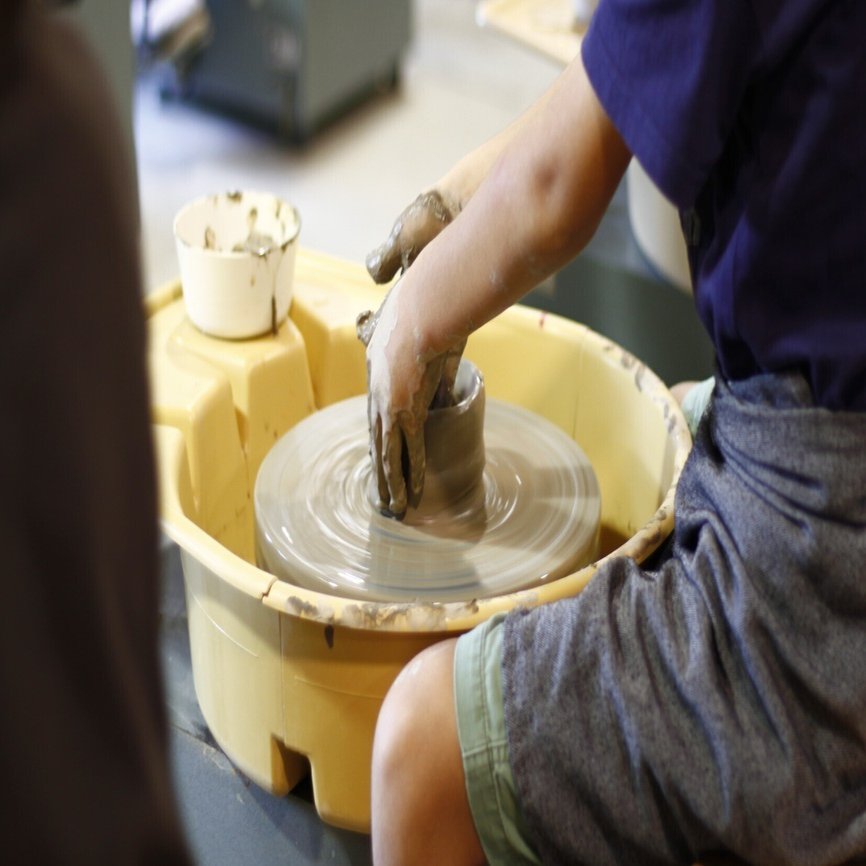 8月の特別体験】お子さま限定！一発勝負の電動ろくろ｜駿府の工房 匠宿