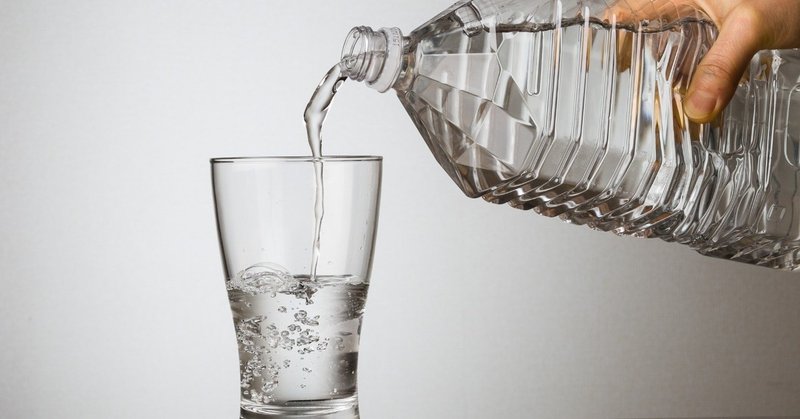 ペットボトルから水がドボドボ落ちているのが物理とリンクした ようじょマスター Note