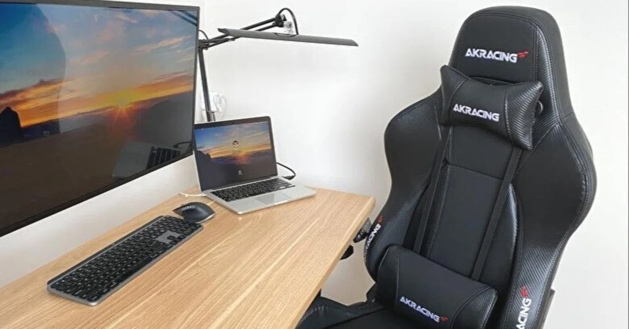 AKRacing Premium レビュー。身長別の座り心地も検証。｜もんたな