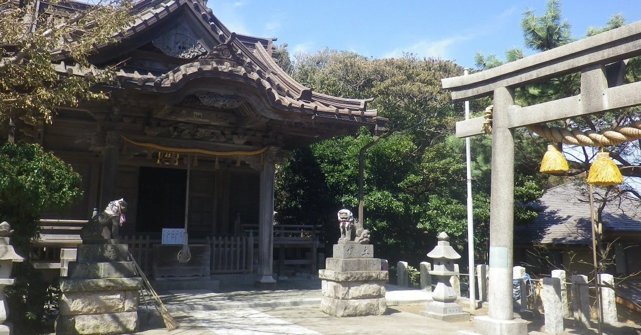 03-1__本殿_＿_撮るのを忘れたが_撮影者の右背後方向に_神輿数基を祀る_神寶殿_が在る____18