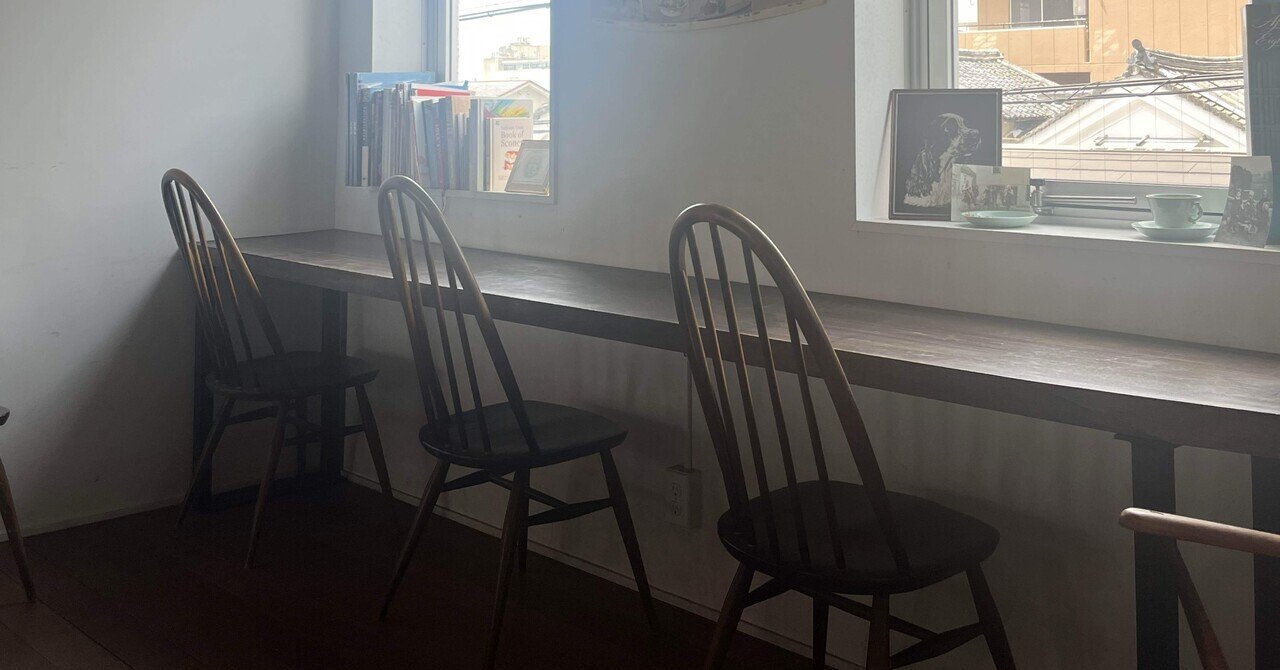 左耳のピアス。｜テトラ