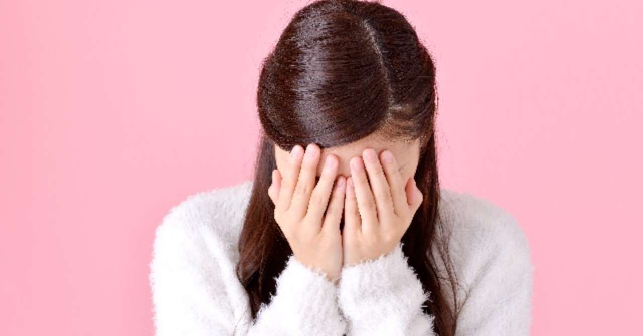 _photo_AC_顔をおおう女性