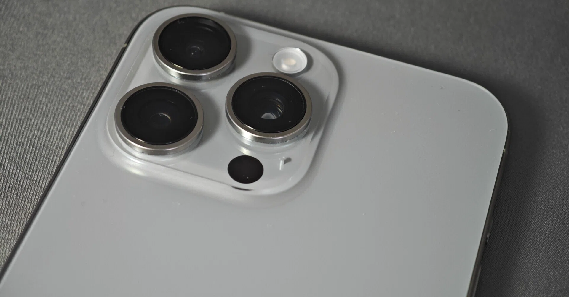 iPhone 15 Pro Maxの使用感をレビュー|高いけどリセールバリュー的に