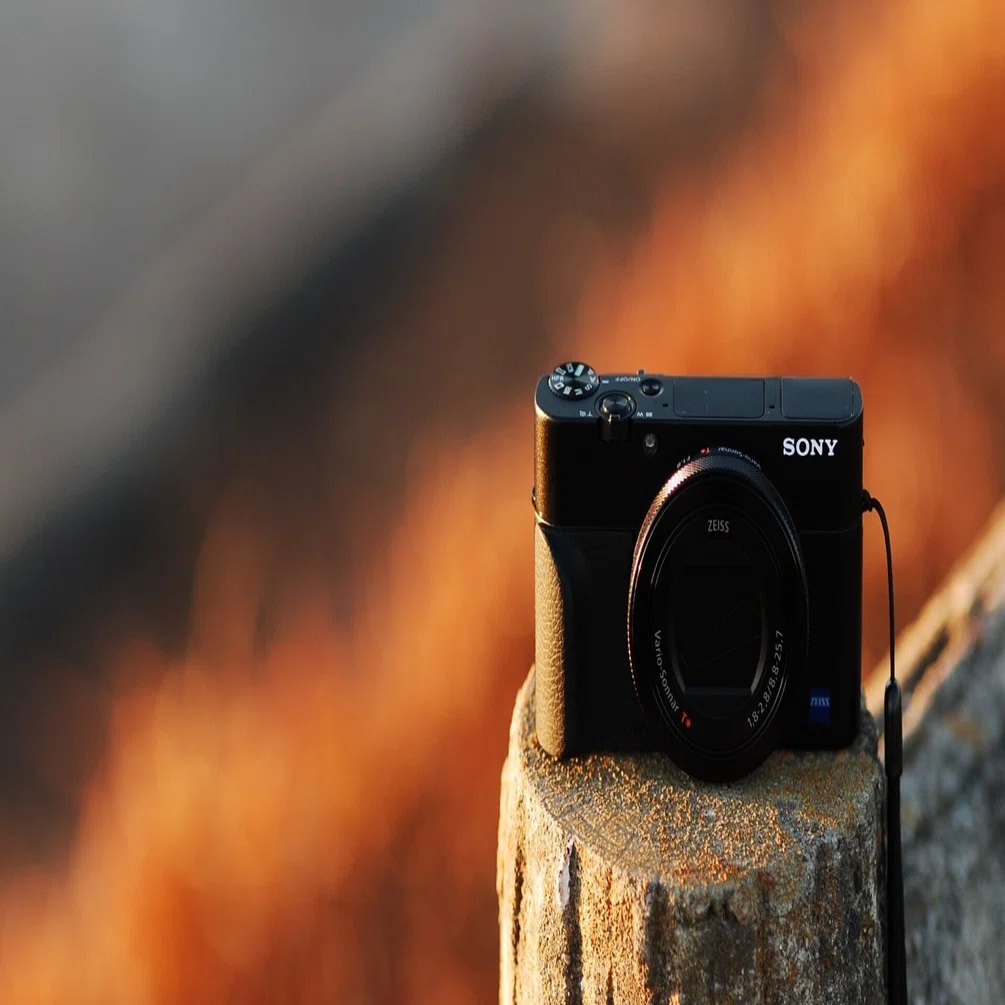ポ*プ様 【訳あり】Sony RX100M5 デジタルカメラ【動作良好】 Amazon.co.jp: ソニー デジタルスチルカメラ「DSC-RX100M5」SONY Cyber