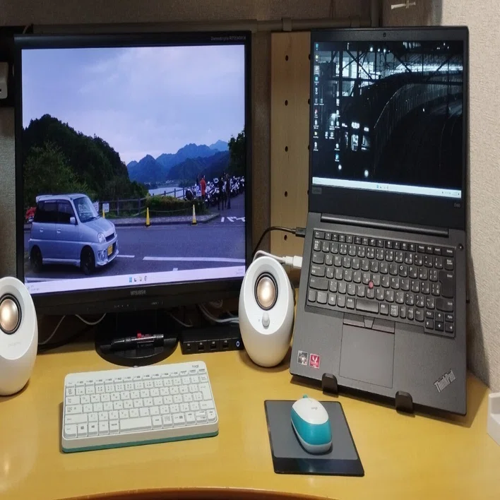 PCデスク周りを片付けたのでメインPCの環境を晒していくぜ。｜たくえぬ