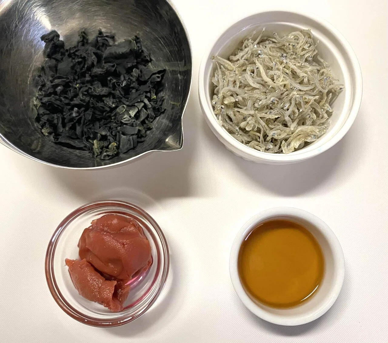 じゃこわかめ梅ご飯】包丁いらずの定番トリオを丸ごと味わう混ぜご飯