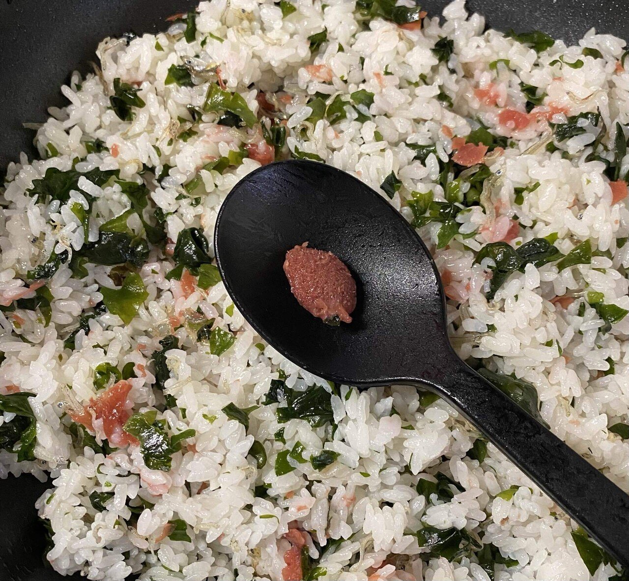 梅じゃこわかめ じゃこわかめ梅ご飯】包丁いらずの定番トリオを丸ごと味わう混ぜ