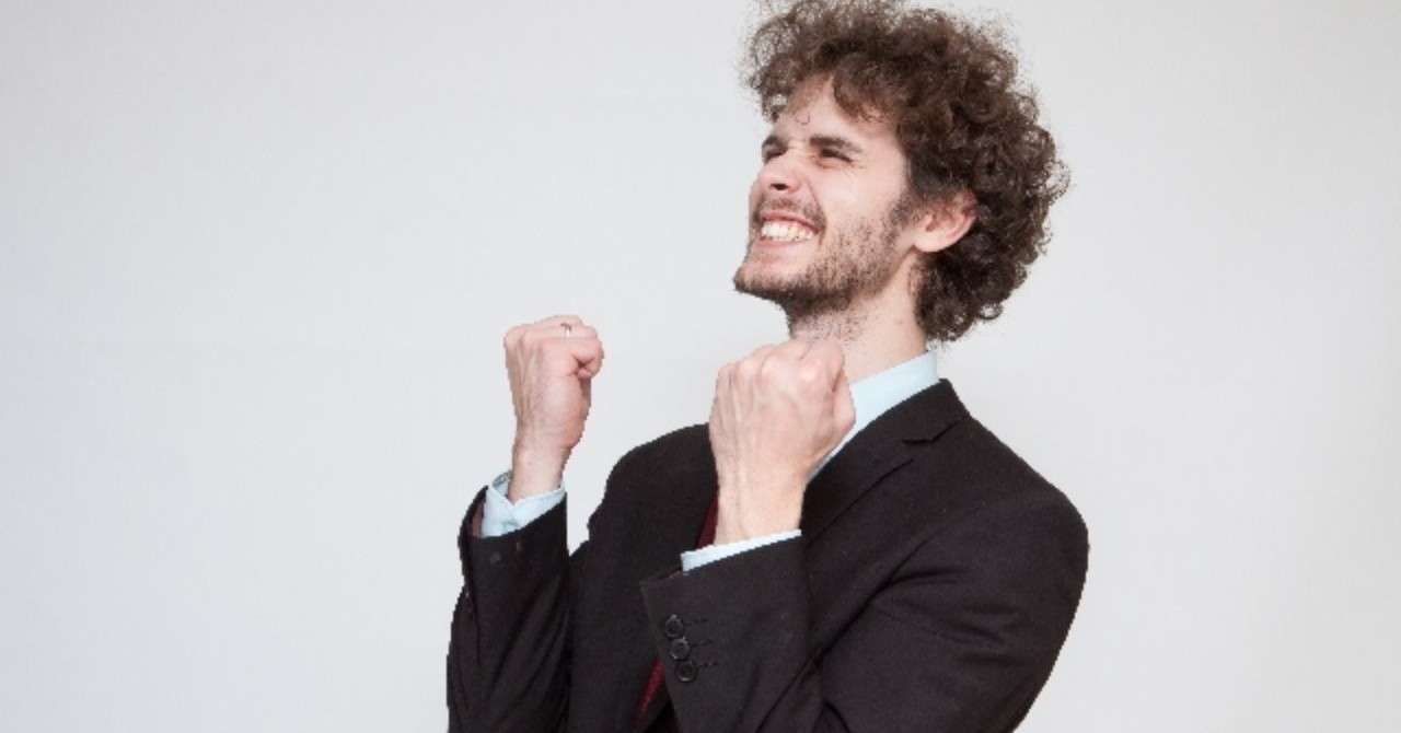 _photo_AC_ガッツポーズする外人男性