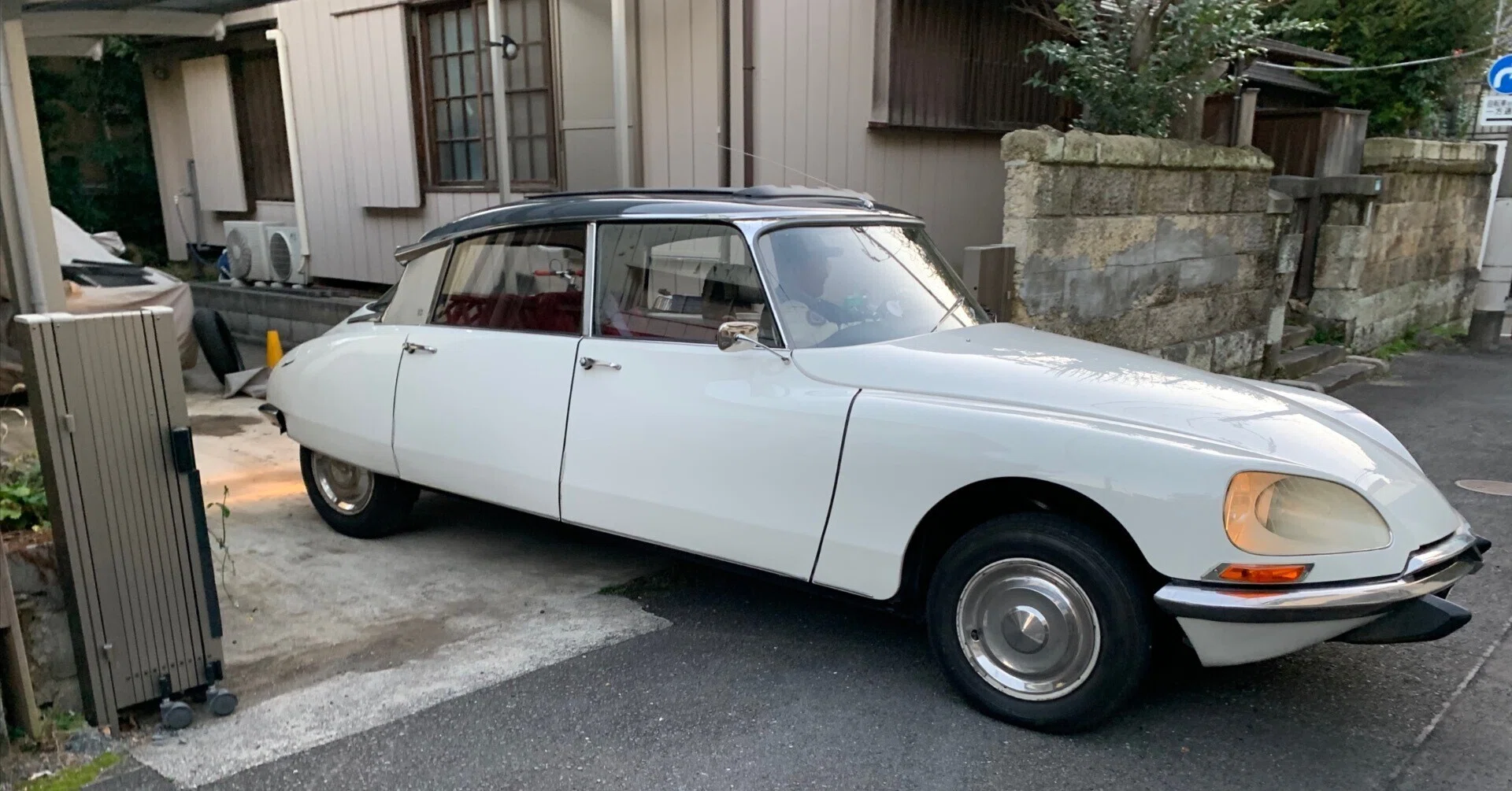 シトロエンDSと1960年代中頃のパリの街を堪能できるアラン・ドロン主演