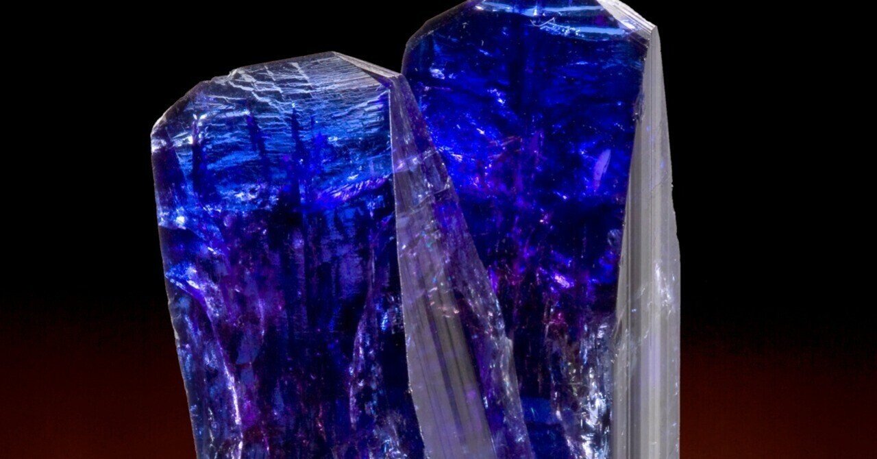 タンザナイト -キリマンジャロの夕日-｜ごもも_宝石研磨している人