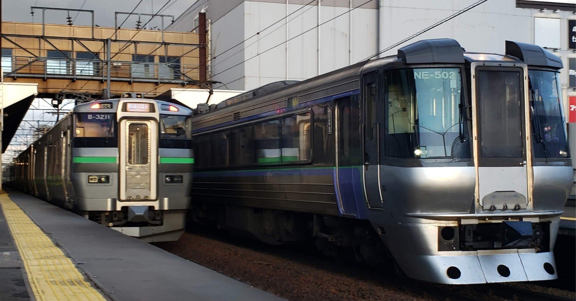 急行たるまえ / 急行すずらん運用 吊下サボ 札幌行・函館行 ◯函 1280px-JRH_Series785-NE-