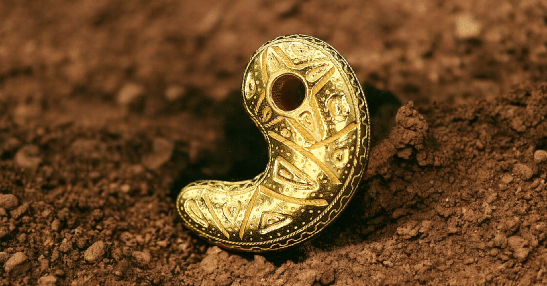 純金の勾玉】縄文時代に「守護や幸運」をもたらすといわれた「勾玉」の