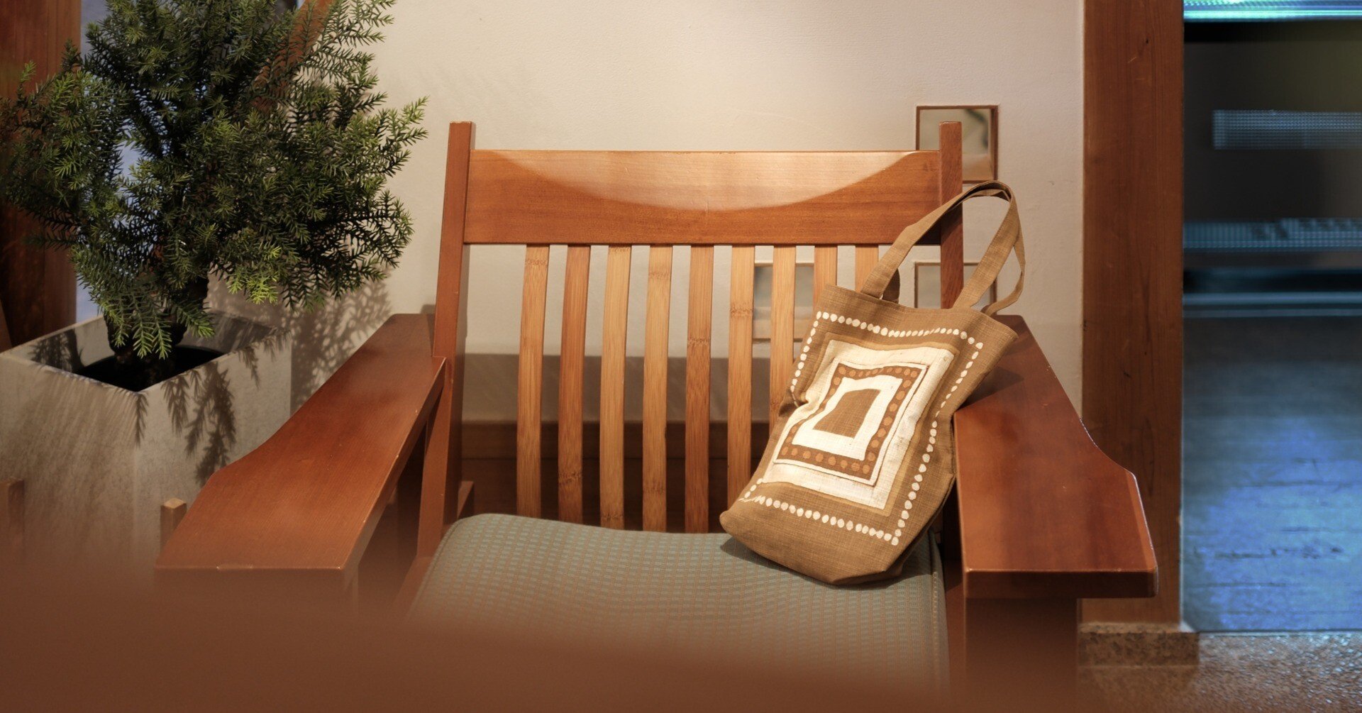 BINhouseのSILK手描きろうけつ染めスカ一フ BINhouseのSILK