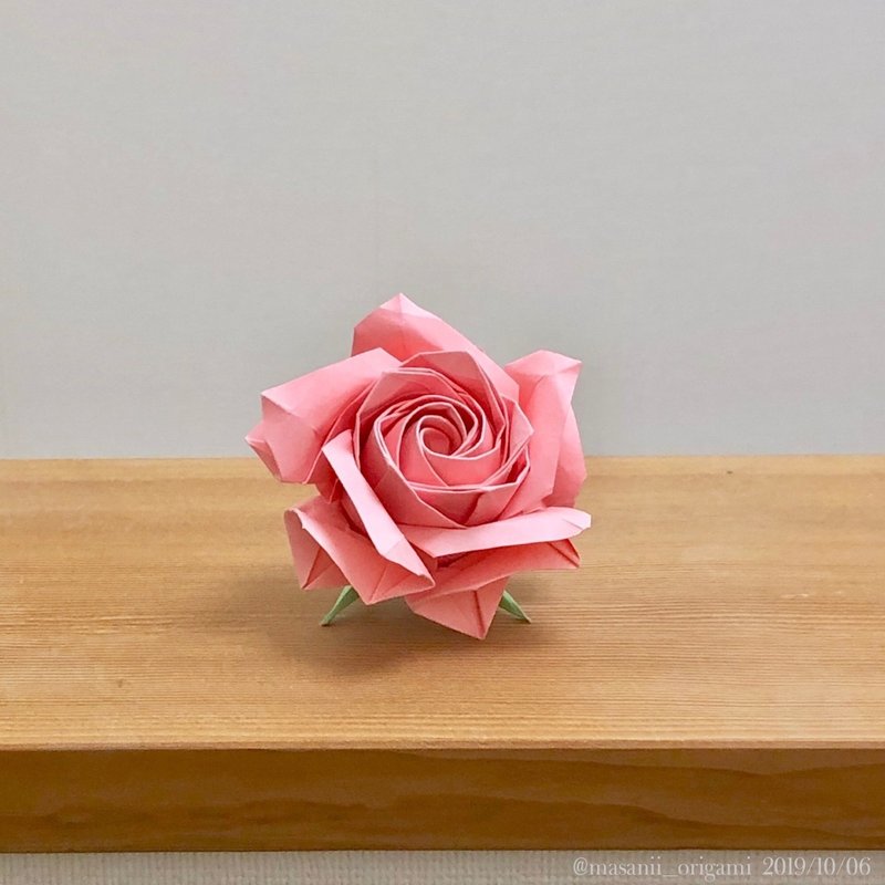 パステルカラーの佐藤ローズ Ht Rose Petal まさにぃ Note