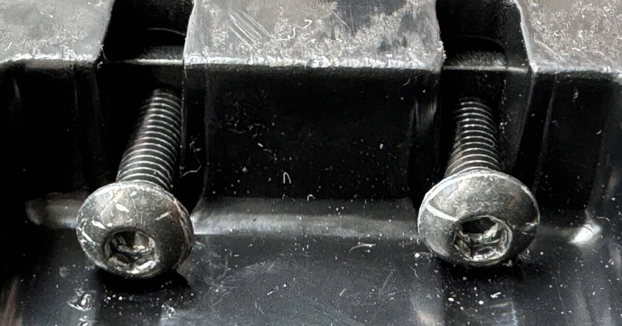 なめてしまった2mm HEXビスを簡単に取り外せる工具を発見しました｜SHO 