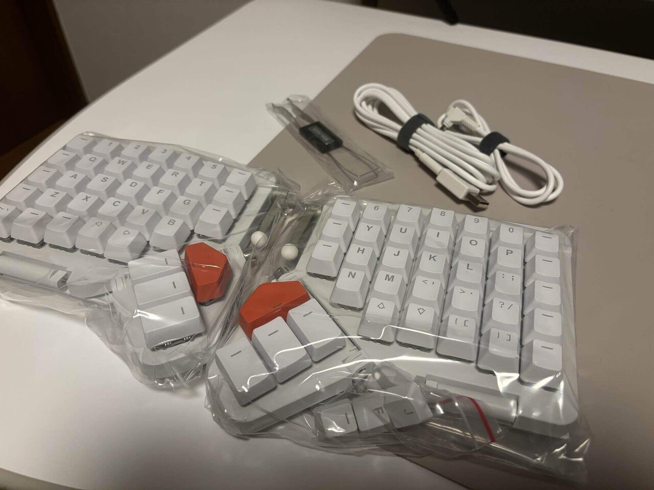 分割キーボード ZSA Moonlander 茶軸 分割キーボード ZSA Moonlander 茶軸 ZSAムーンランダー：次世代