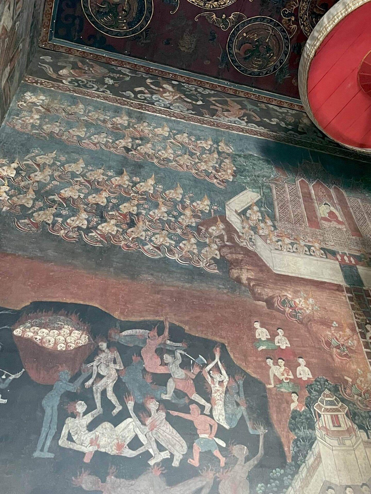 タイの板絵 ワットチャイヤティット】ホラーみが強すぎる扉絵「乙女の果実が