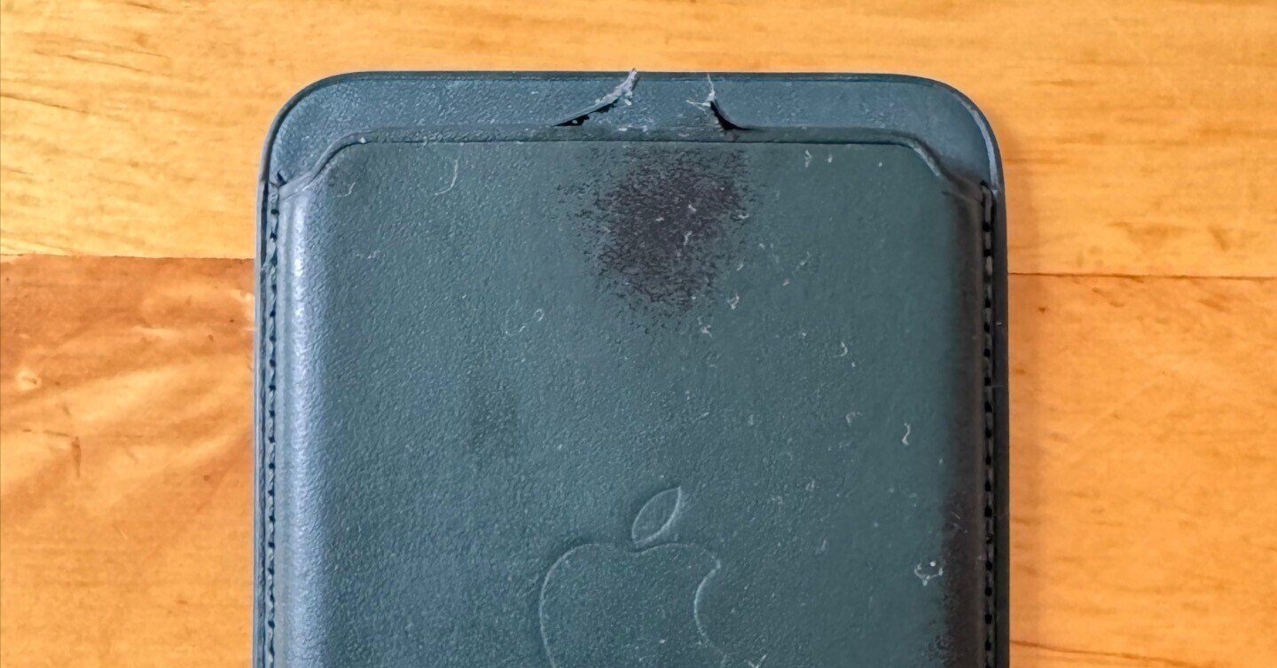 Apple MagSafe対応 iPhoneレザーウォレット - ブラック MagSafe対応iPhoneレザーウォレットレビュー：3枚までのカードをiPhone