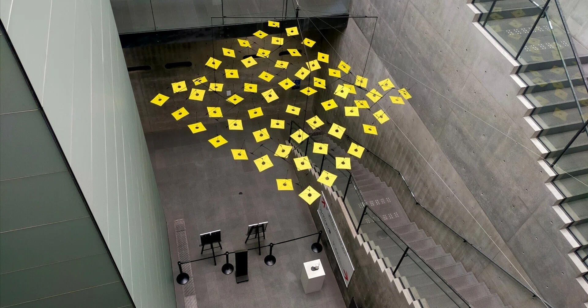 芸術散歩2024〜兵庫県立美術館「安彦良和展」〜｜カニ | ファッション