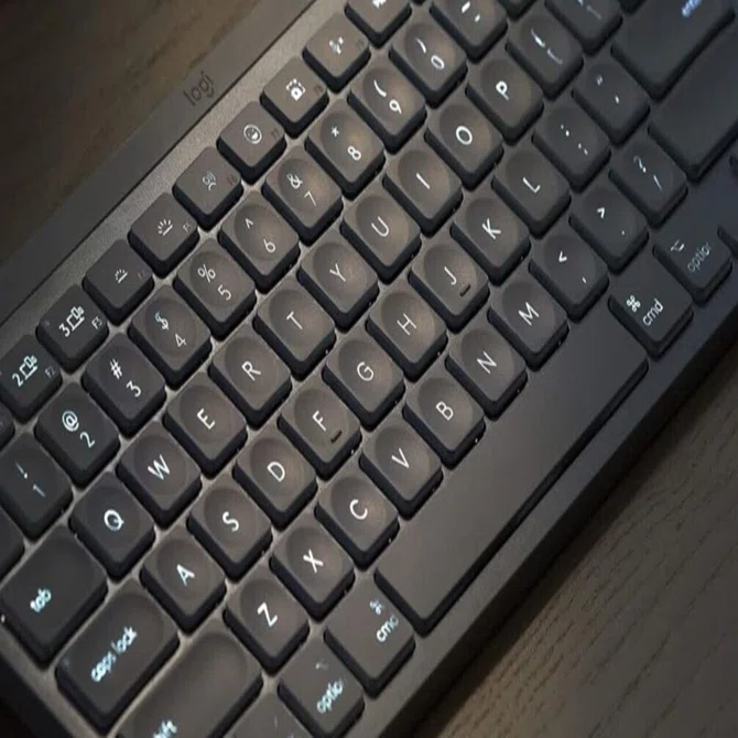 ロジクール MX KEYS mini KX700GRd」コンパクトでスタイリッシュな 