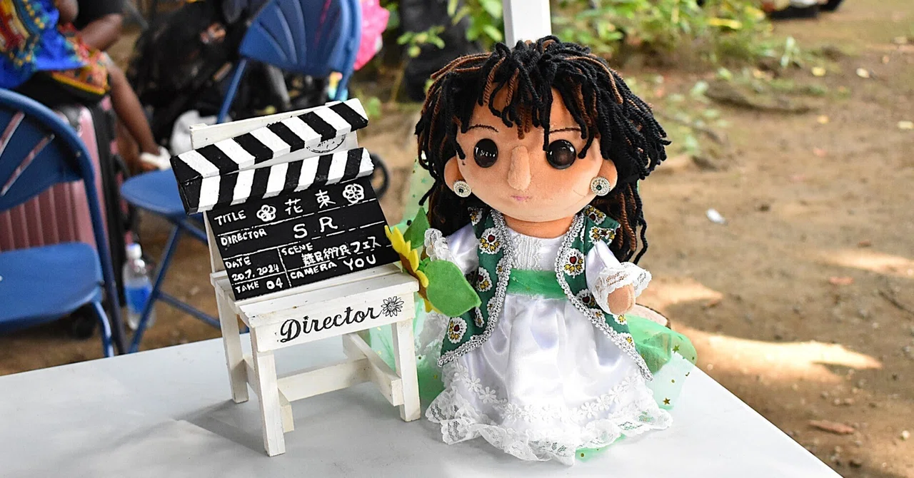 アンティークポストカード/マーガレットの花を髪に飾った美しい少女