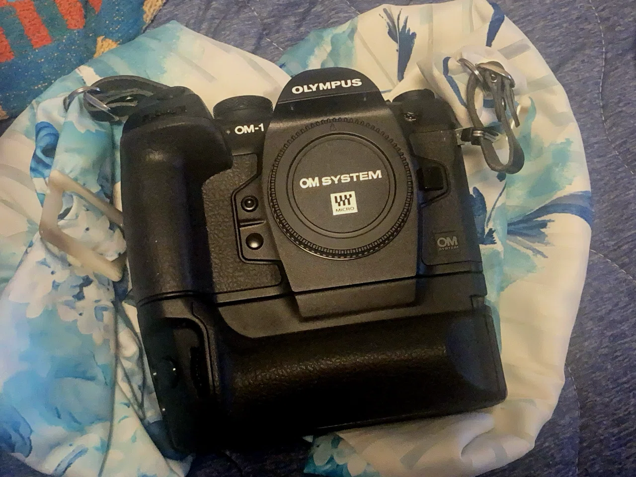OM-1パワーバッテリーホルダー装着｜monorev_toshi (J)