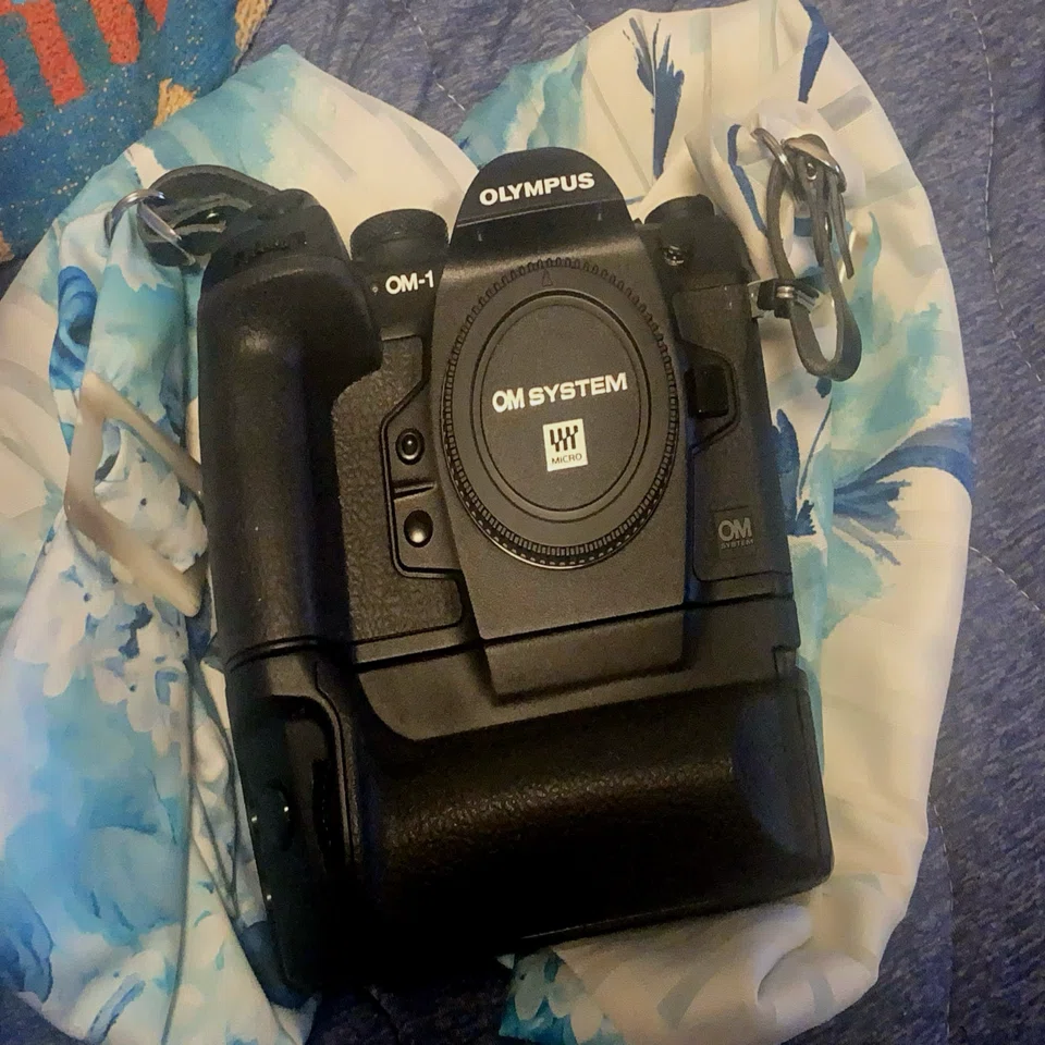 OM-1パワーバッテリーホルダー装着｜monorev_toshi (J)