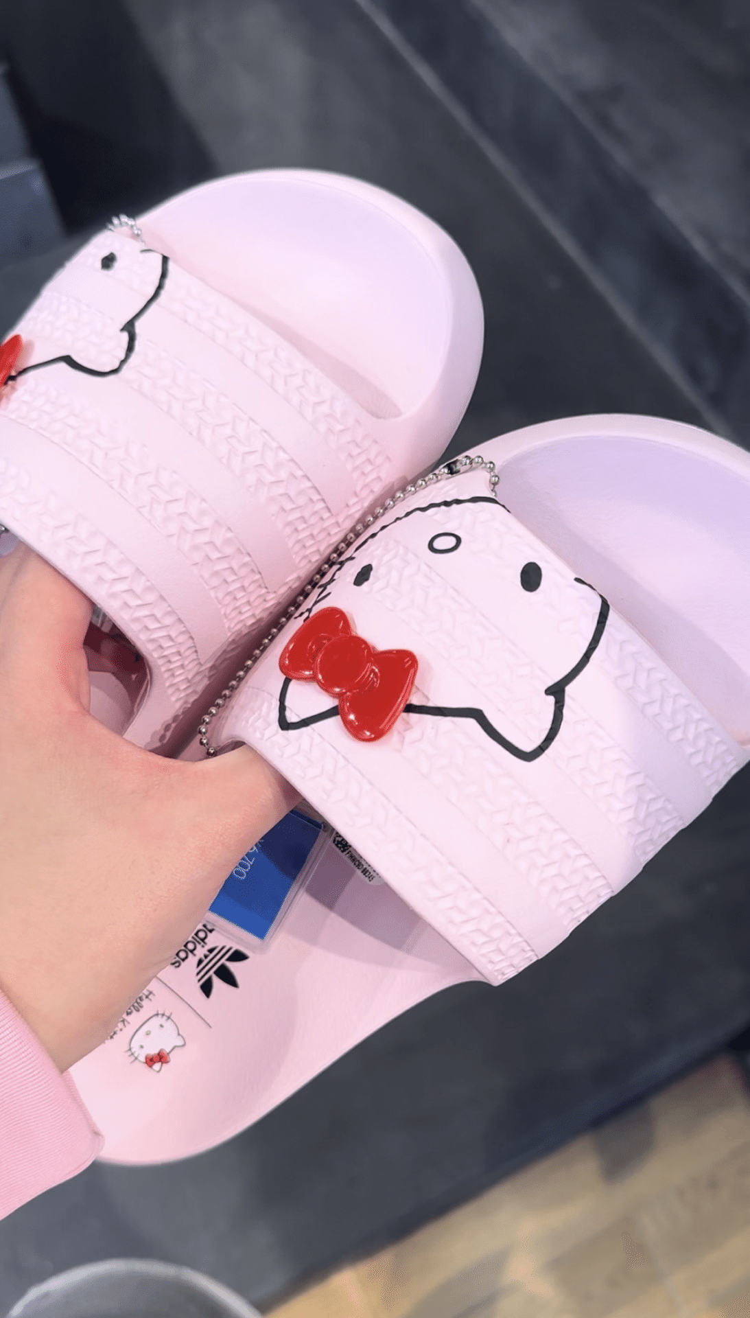 adidasとハローキティコラボが可愛すぎる🥹|ちゃんきてぃ adidasとハローキティコラボが可愛すぎる🥹|ちゃんきてぃ