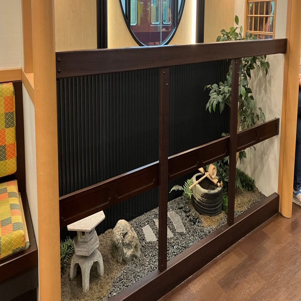 京とれいん雅洛 あーら、びっくり電車｜あちこち てくてく