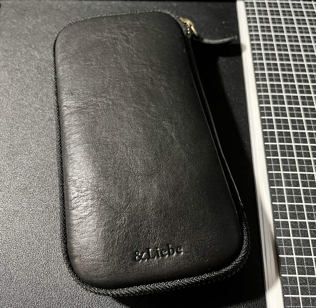 &Liebe 「文具にこだわる人のジップペンケース 栃木レザー」を &Liebe 「文具にこだわる人のジップペンケース 栃木レザー」を