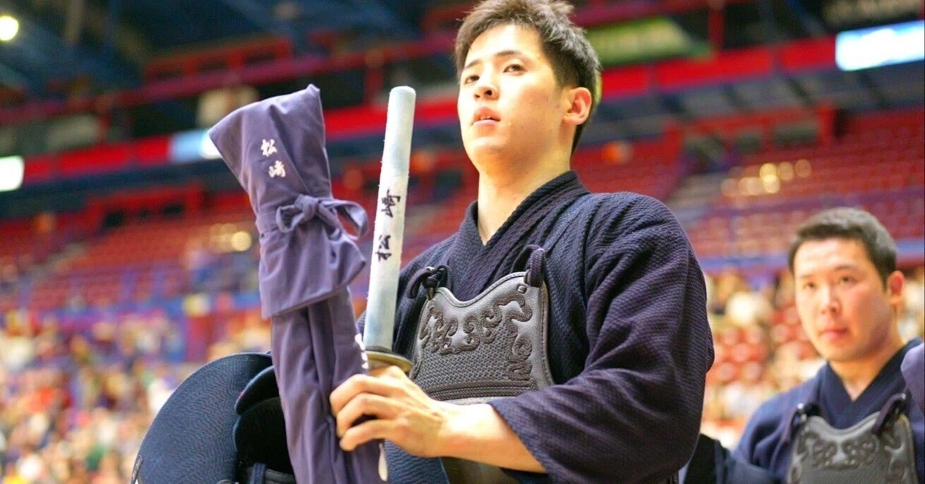 絶妙なタイミング作りの秘訣：松崎選手の剣道技術を徹底解説｜梶谷彪雅