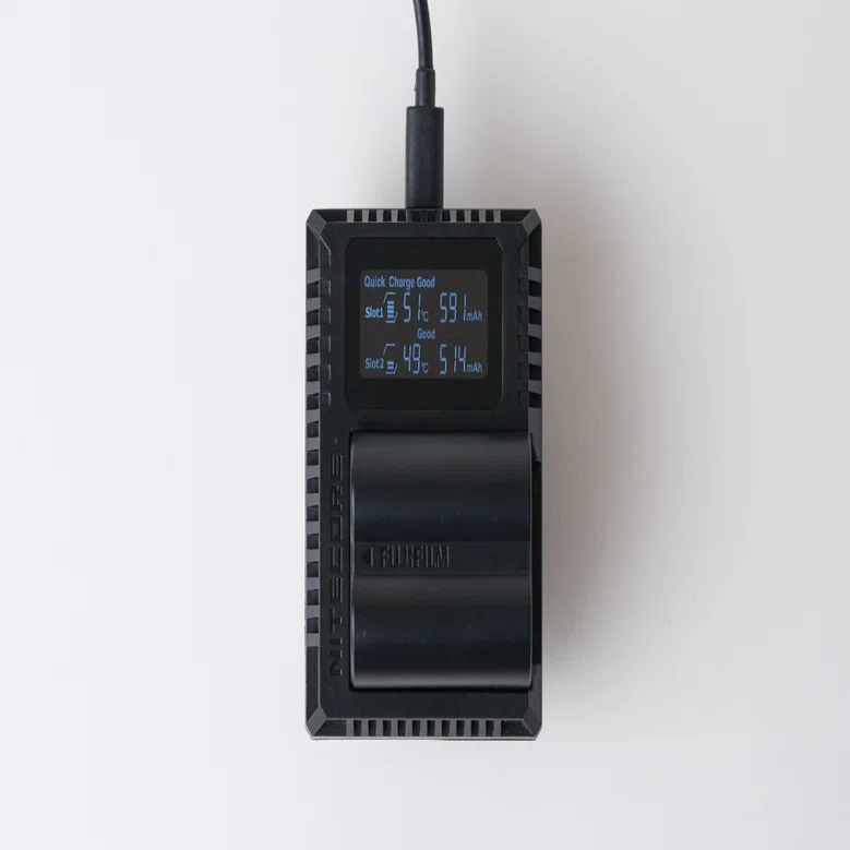 GFX/Xシリーズ充電器 NITECORE FX3 を買ってみた｜D2